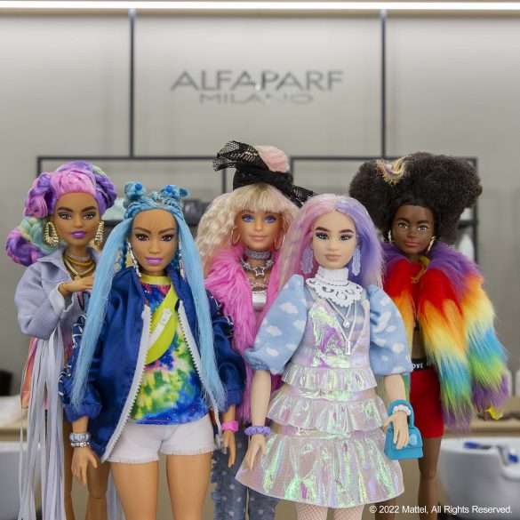 Le Barbie acconciate dai parrucchieri di Alfaparf saranno vendute a favore di Dynamo Camp