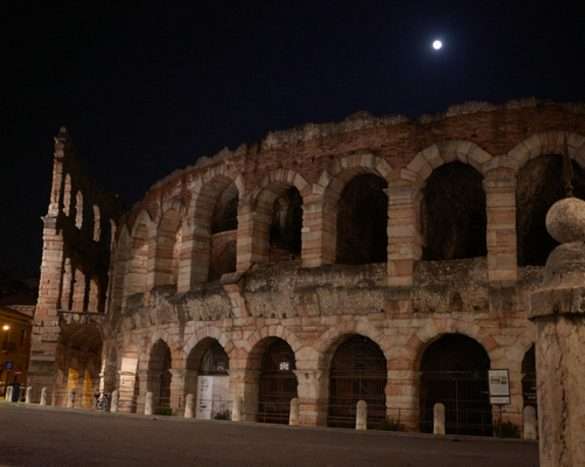 Colosseo spento per l'ora della Terra