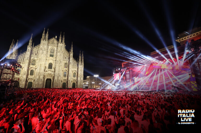 Piazza del Duomo, sera immagine Radio Italia Live Il Concerto