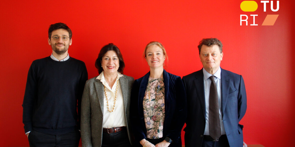 Nella foto, da sinistra: Giovanni Piumatti, Ricercatore e responsabile della piattaforma FUtuRI - Fondazione Agnelli Chiara Boroli, Presidente - Fondazione De Agostini Marcella Drago, Segretario Generale - Fondazione De Agostini Andrea Gavosto, Direttore – Fondazione Agnelli